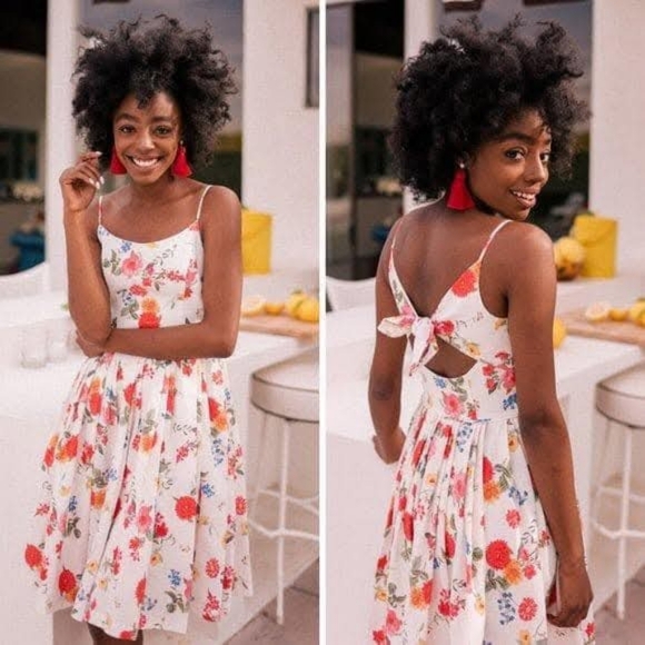 Gal Meets Glam - Cassie - Picture 3 of 3